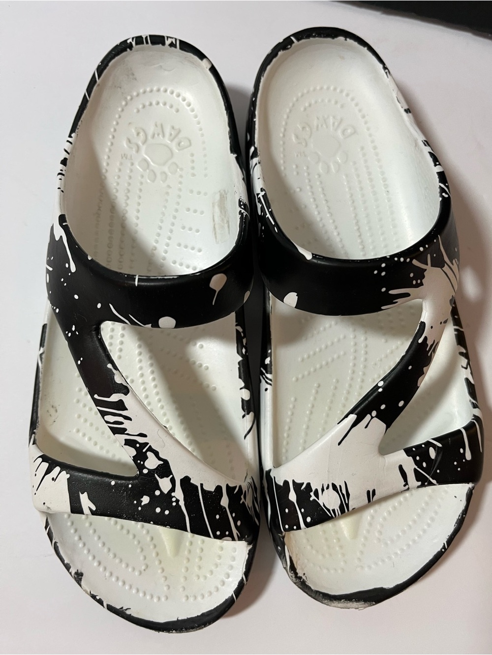 Dawgs Black and White Splash Pattern Sandals